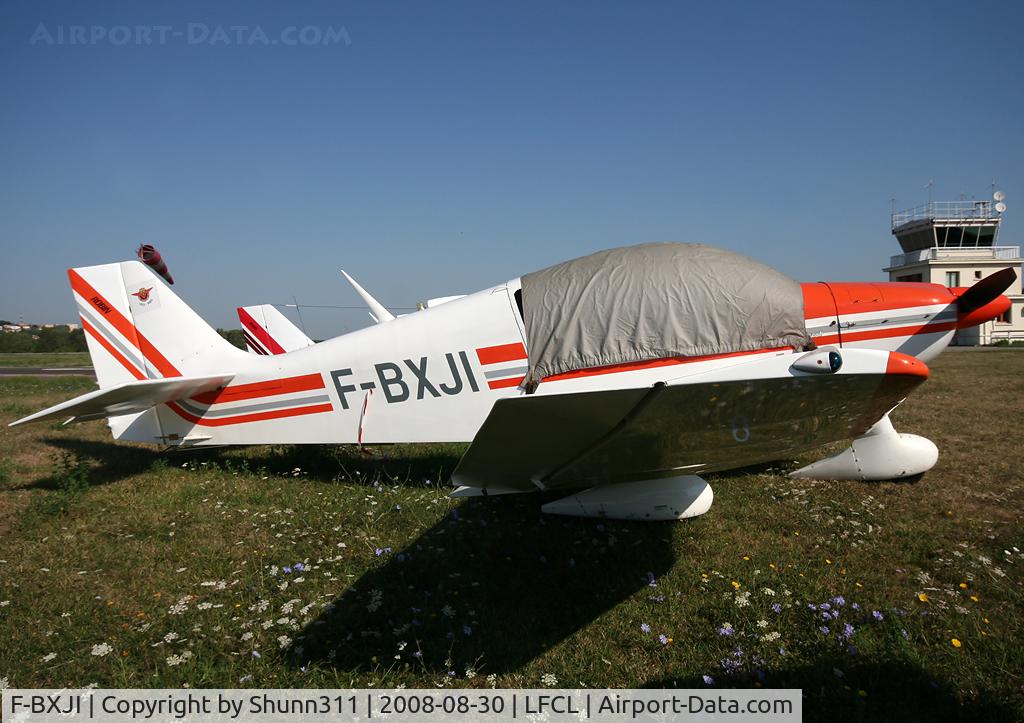 F-BXJI, Robin DR-400-180 Regent C/N 1040, Parked here for a show...