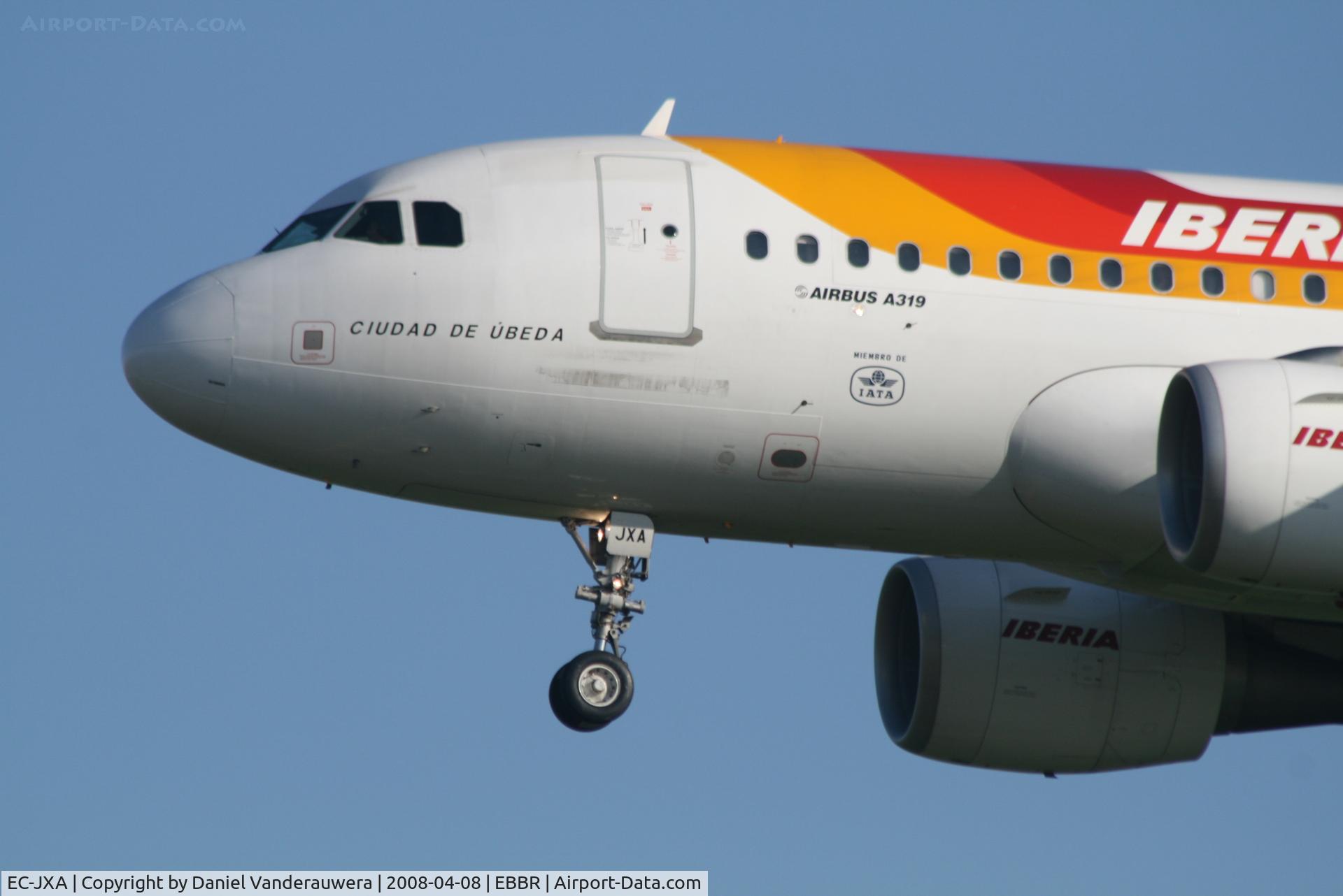 EC-JXA, 2006 Airbus A319-111 C/N 2870, arrival of flight IB3216 to rwy 25L