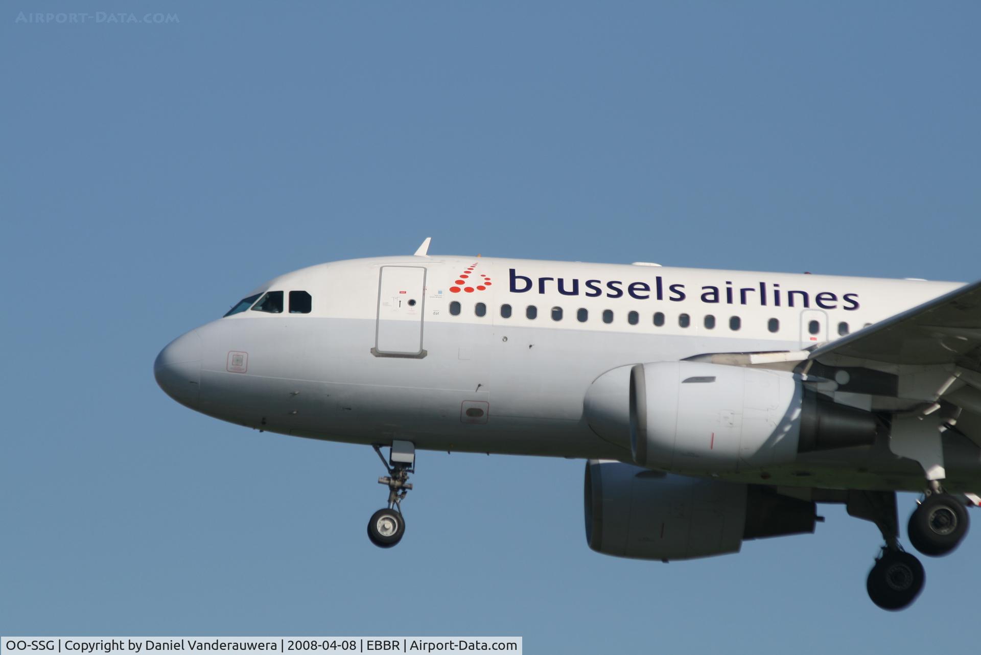 OO-SSG, 2000 Airbus A319-112 C/N 1160, arrival of flight SN3200 to rwy 25L