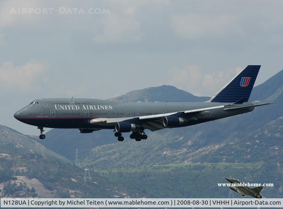 N128UA, 2000 Boeing 747-422 C/N 30023, United Airlines approaching runway 25R