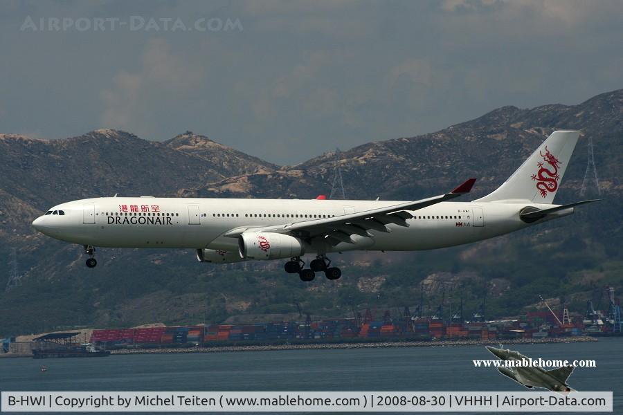 B-HWI, 2005 Airbus A330-343X C/N 716, Dragonair approaching runway 25R
