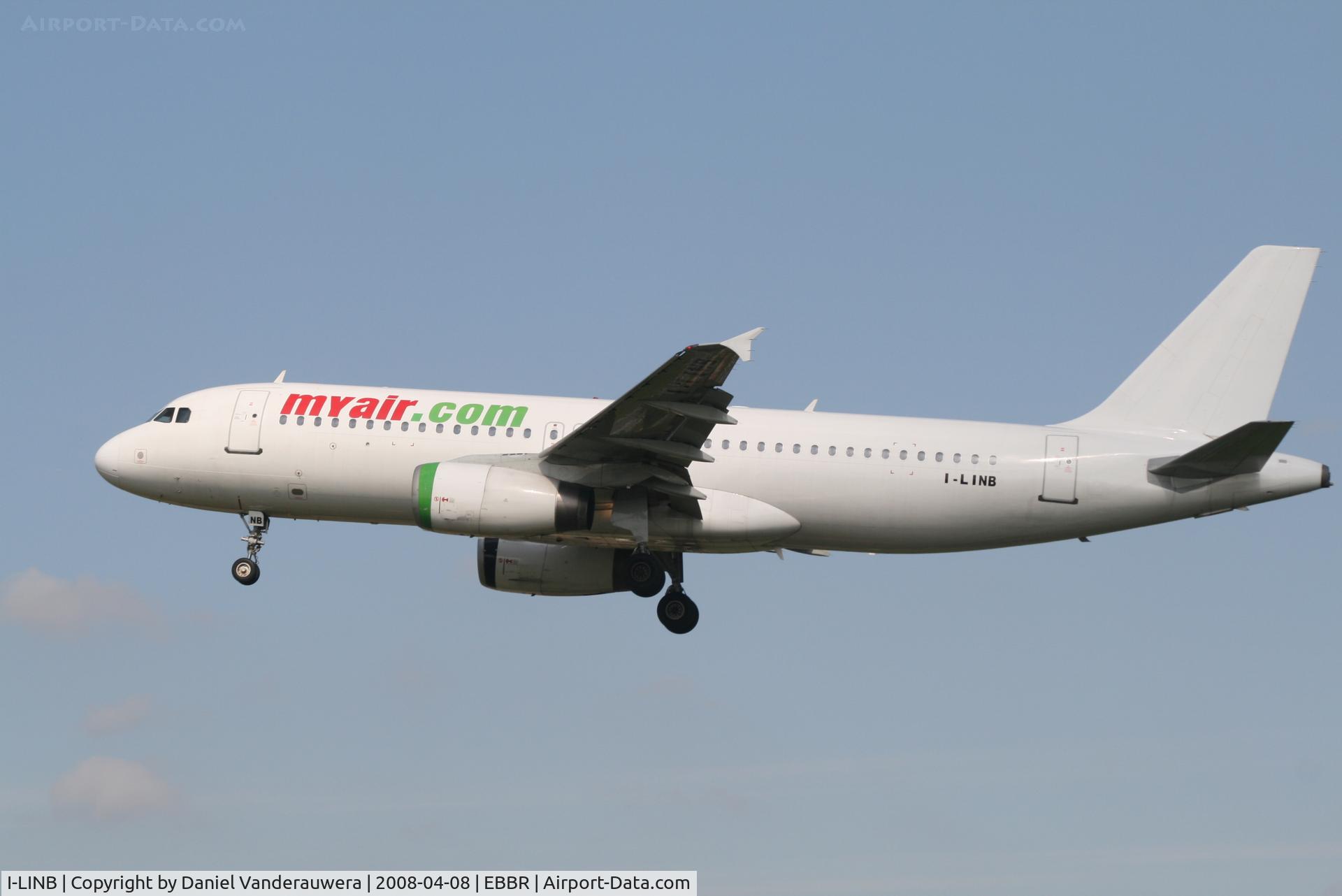 I-LINB, 1992 Airbus A320-231 C/N 363, arrival of flight 8I 5300 to rwy 25L