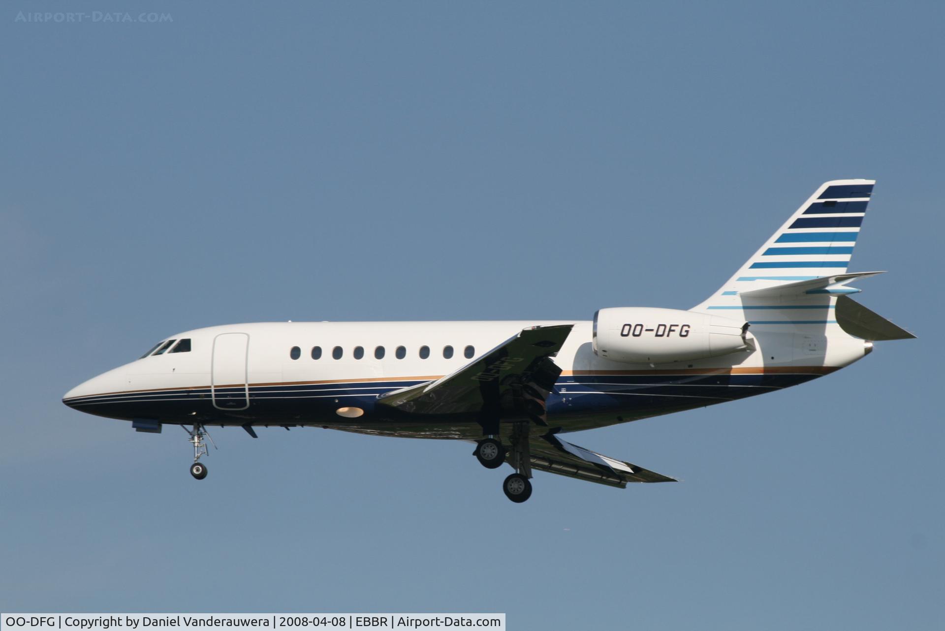 OO-DFG, 2007 Dassault Falcon 2000EX C/N 140, descending to rwy 25L