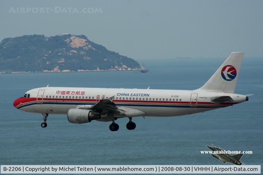 B-2206, 1999 Airbus A320-214 C/N 986, China Eastern Airlines approaching runway 25R