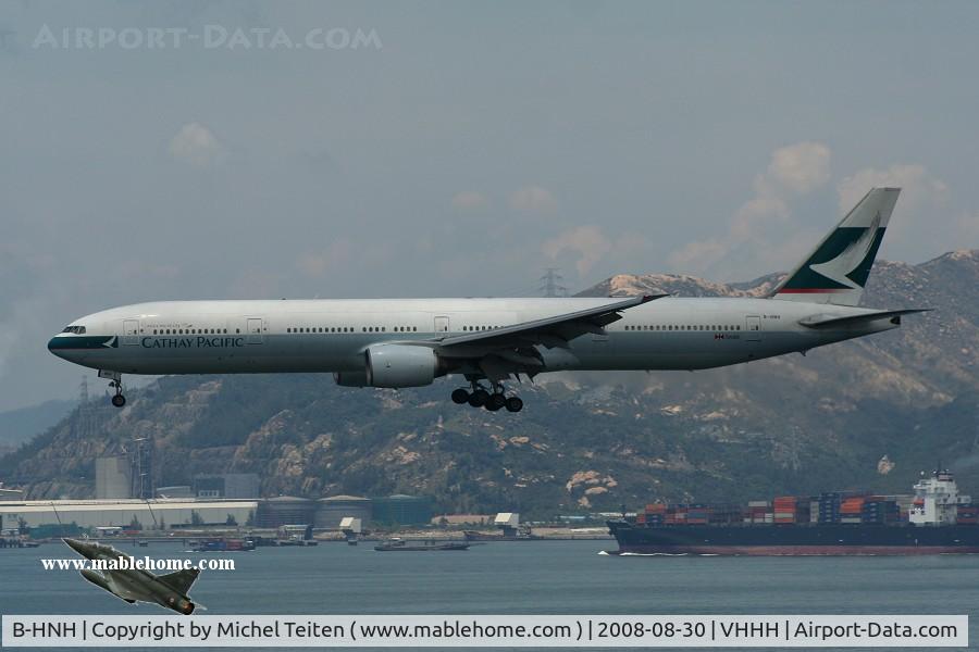 B-HNH, 1998 Boeing 777-367 C/N 27504, Cathay Pacific approaching runway 25R