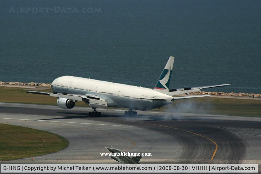 B-HNG, 1997 Boeing 777-367 C/N 27505, Cathay Pacific touching down on runway 25R
