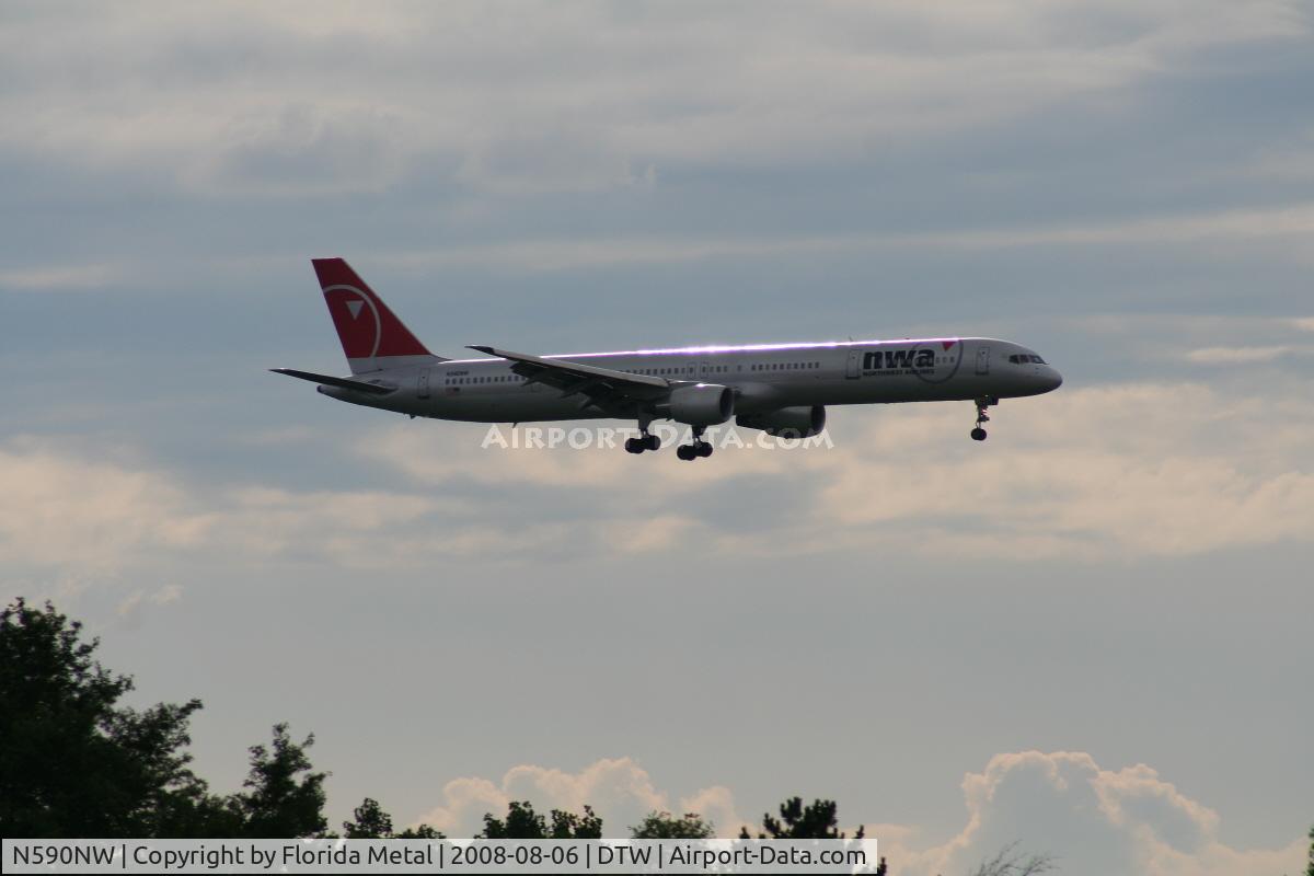 N590NW, 2003 Boeing 757-351 C/N 32990, Northwest 757-300