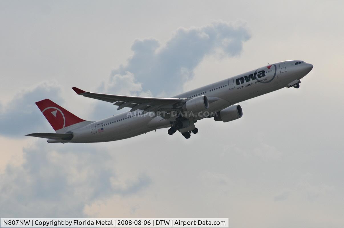 N807NW, 2004 Airbus A330-323 C/N 0588, Northwest A330-300