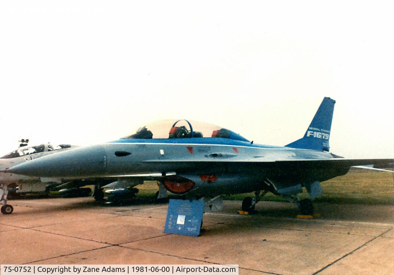 75-0752, 1975 General Dynamics YF-16B Fighting Falcon C/N 62-2, F-16/79 prototype/test airframe at the former Dallas Naval Air Station
