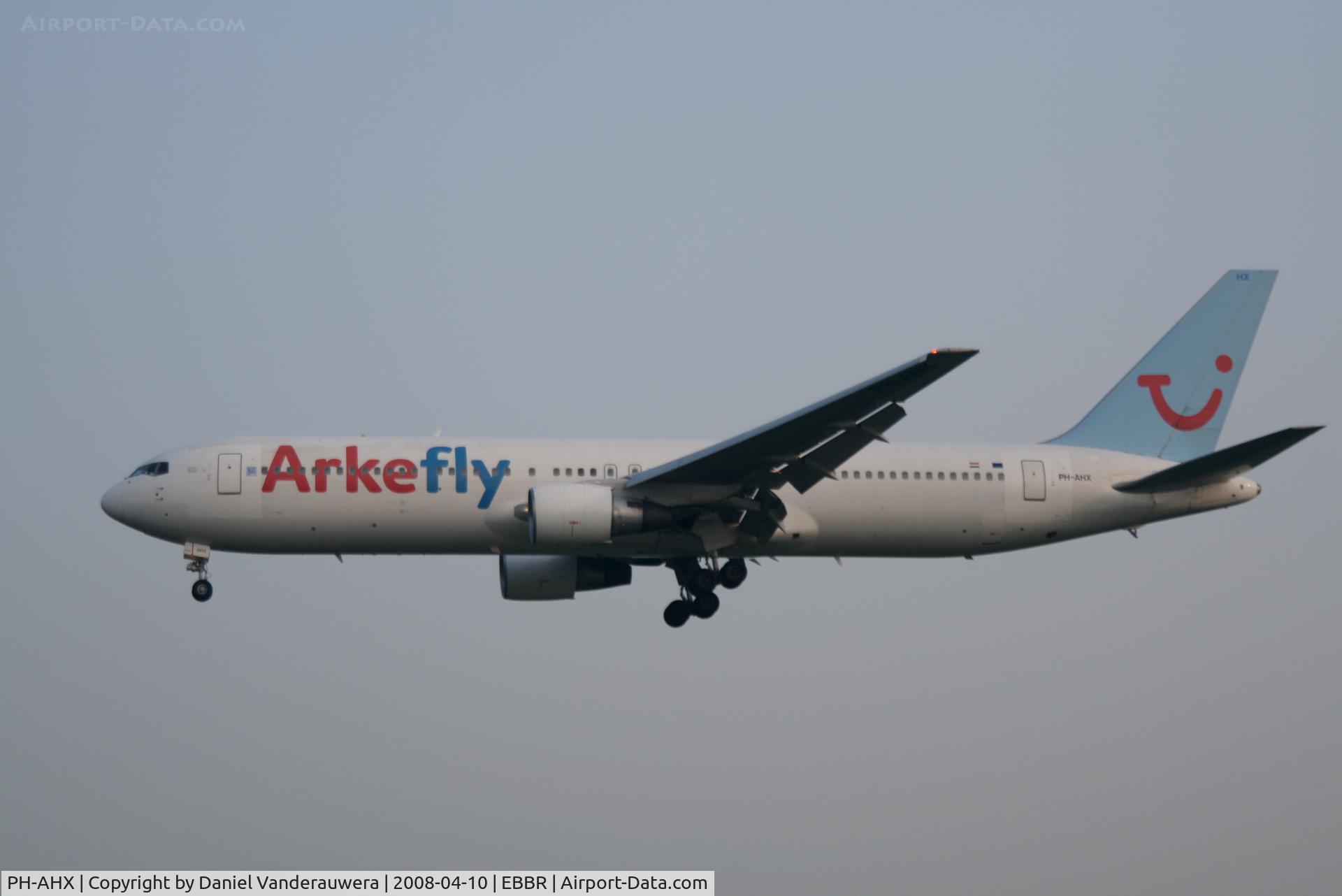 PH-AHX, 1990 Boeing 767-383 C/N 24847, arrival of flight JAF304 to rwy 25L