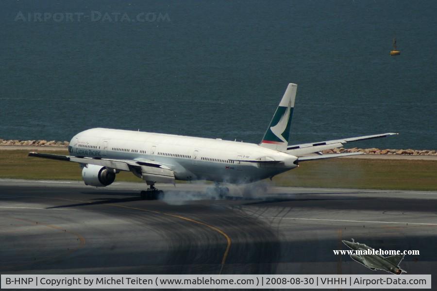 B-HNP, 2005 Boeing 777-367 C/N 34243, Cathay Pacific touching down on runway 25R