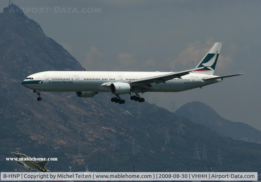 B-HNP, 2005 Boeing 777-367 C/N 34243, Cathay Pacific approaching runway 25R