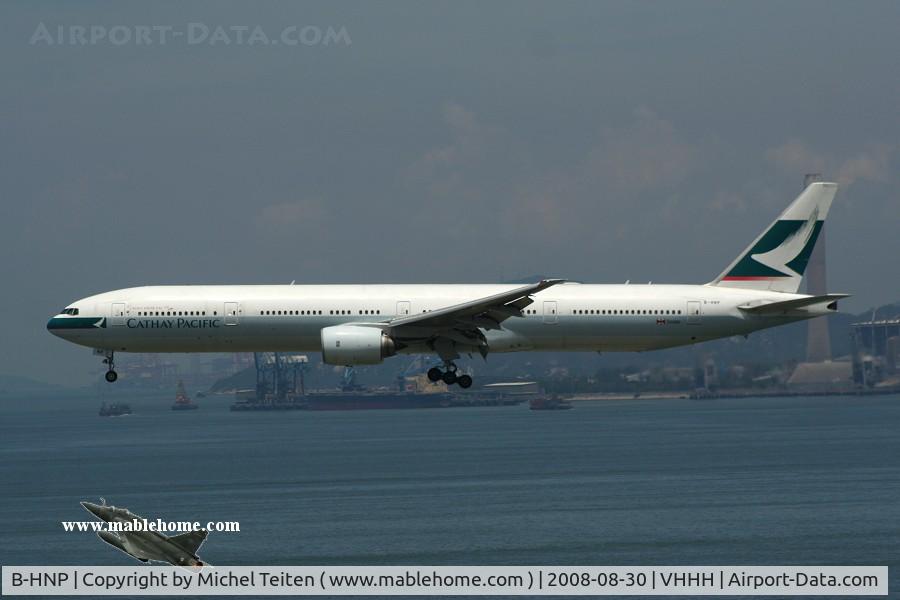 B-HNP, 2005 Boeing 777-367 C/N 34243, Cathay Pacific approaching runway 25R