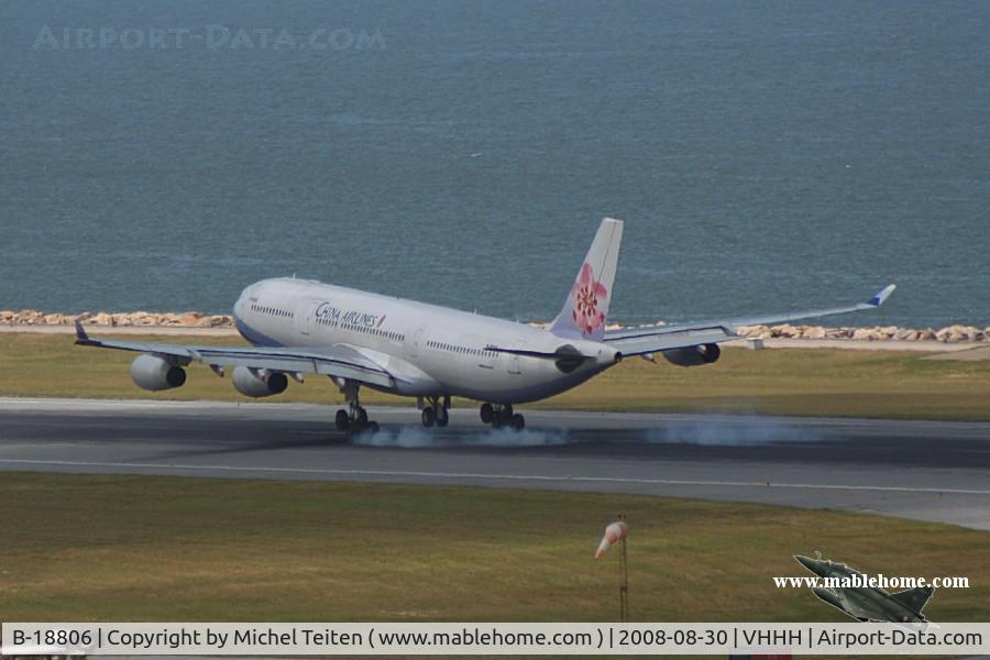 B-18806, 2001 Airbus A340-313 C/N 433, China Airlines touching down on runway 25R