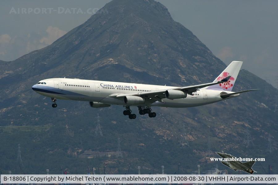 B-18806, 2001 Airbus A340-313 C/N 433, China Airlines approaching runway 25R