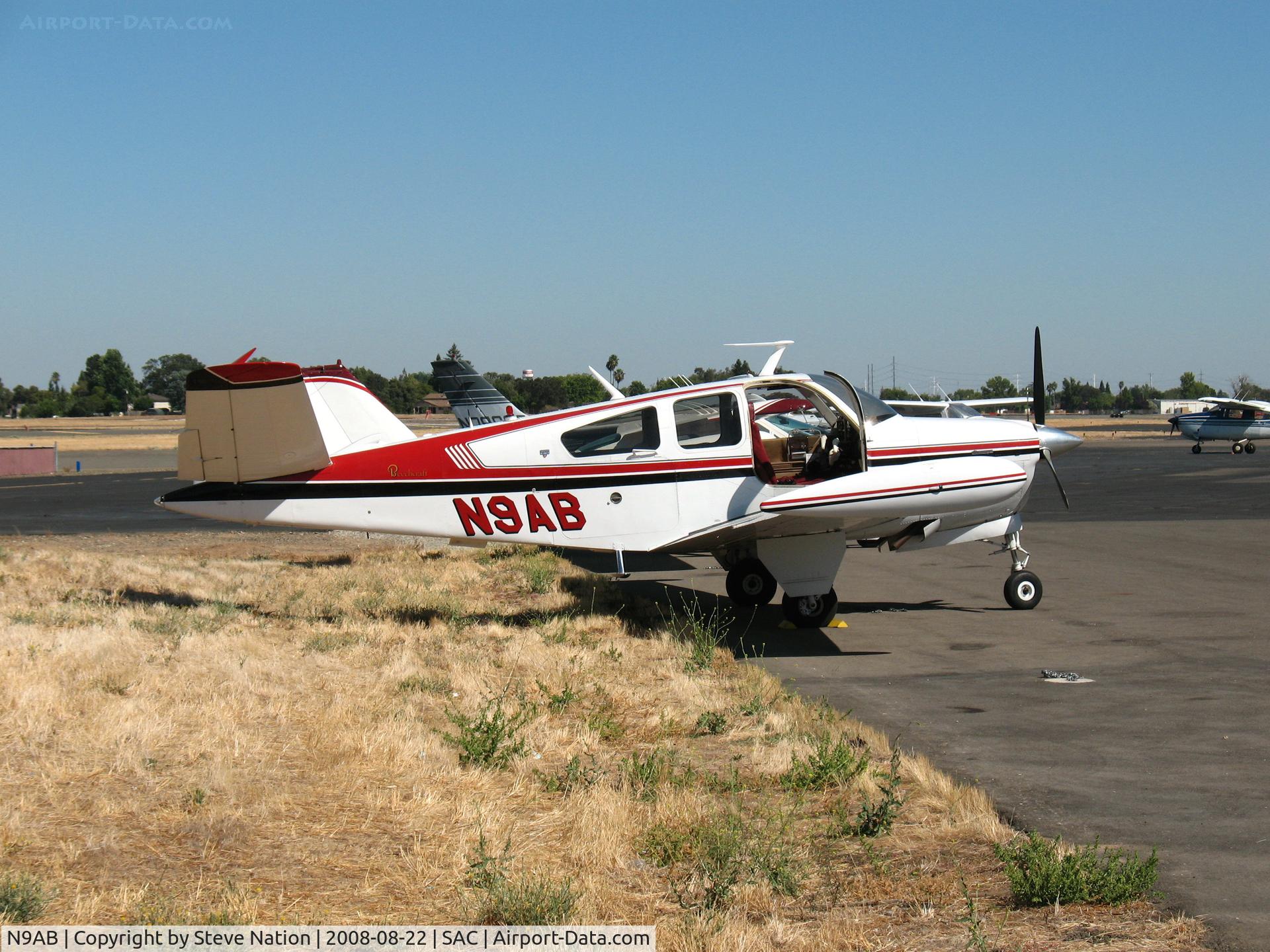 N9AB, 1978 Beech V35B Bonanza C/N D-10175, 1978 Beech V35B visiting from Ashland, OR @ Sacramento Exec Airport, CA