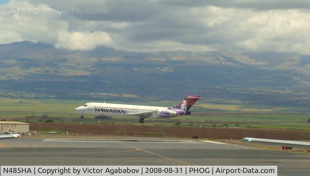 N485HA, 2001 Boeing 717-22A C/N 55130, Landing at Kahului