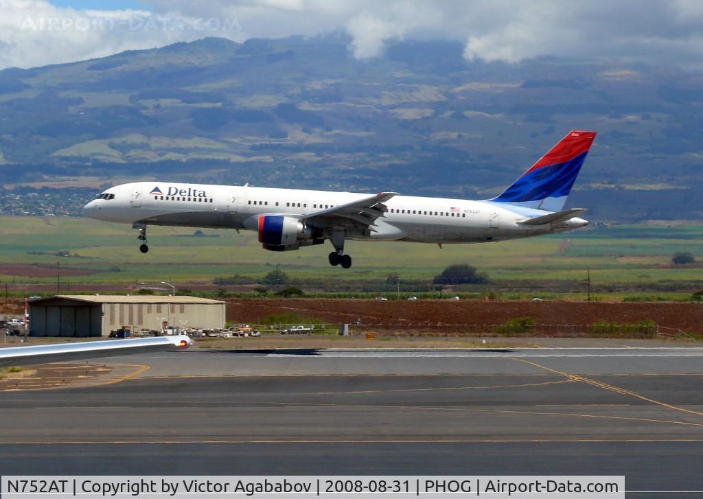 N752AT, 1984 Boeing 757-212 C/N 23128, Landing at Kahului