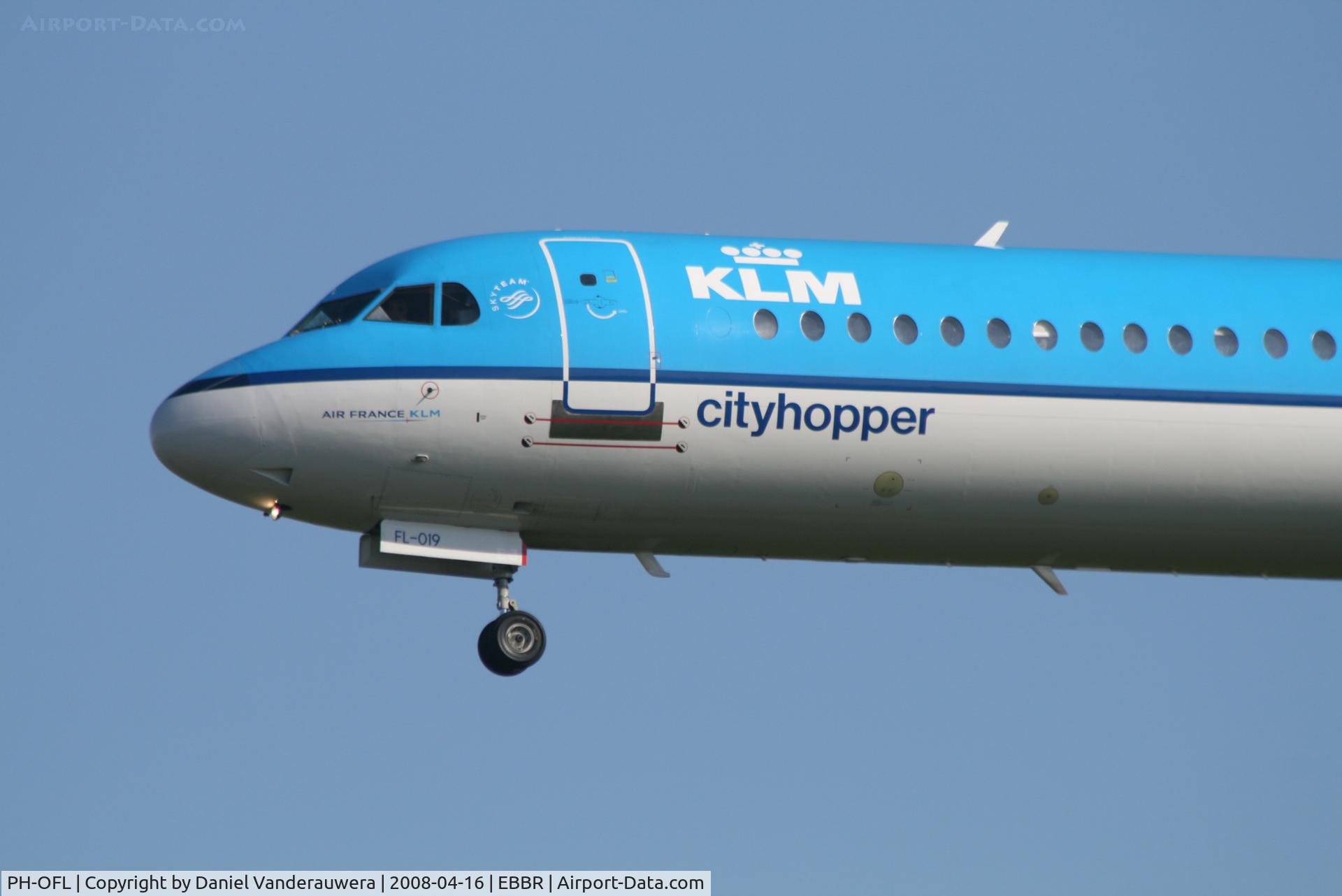 PH-OFL, 1993 Fokker 100 (F-28-0100) C/N 11444, descending to rwy 25L