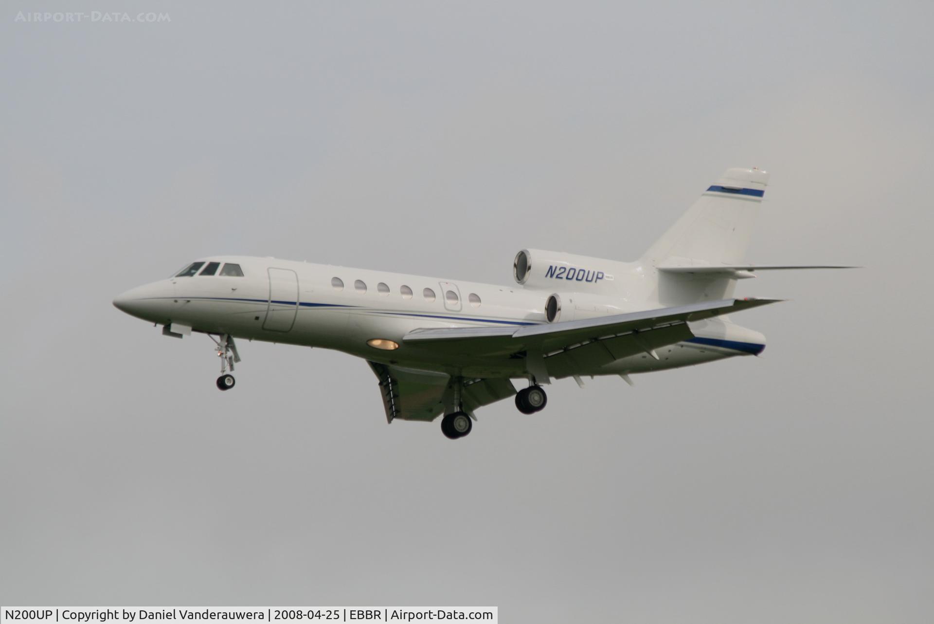 N200UP, 1981 Dassault Falcon 50 C/N 55, descending to rwy 25L