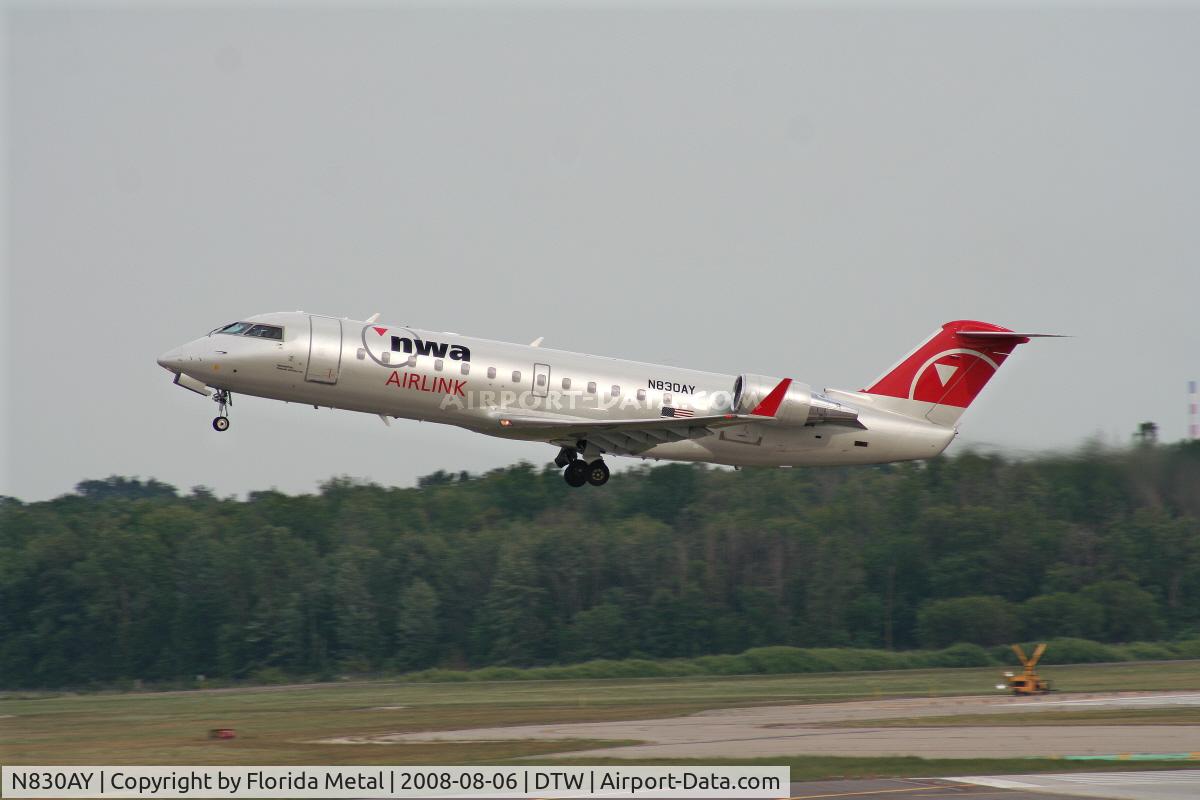 N830AY, 2005 Bombardier CRJ-200ER (CL-600-2B19) C/N 8030, Pinnacle CRJ-440