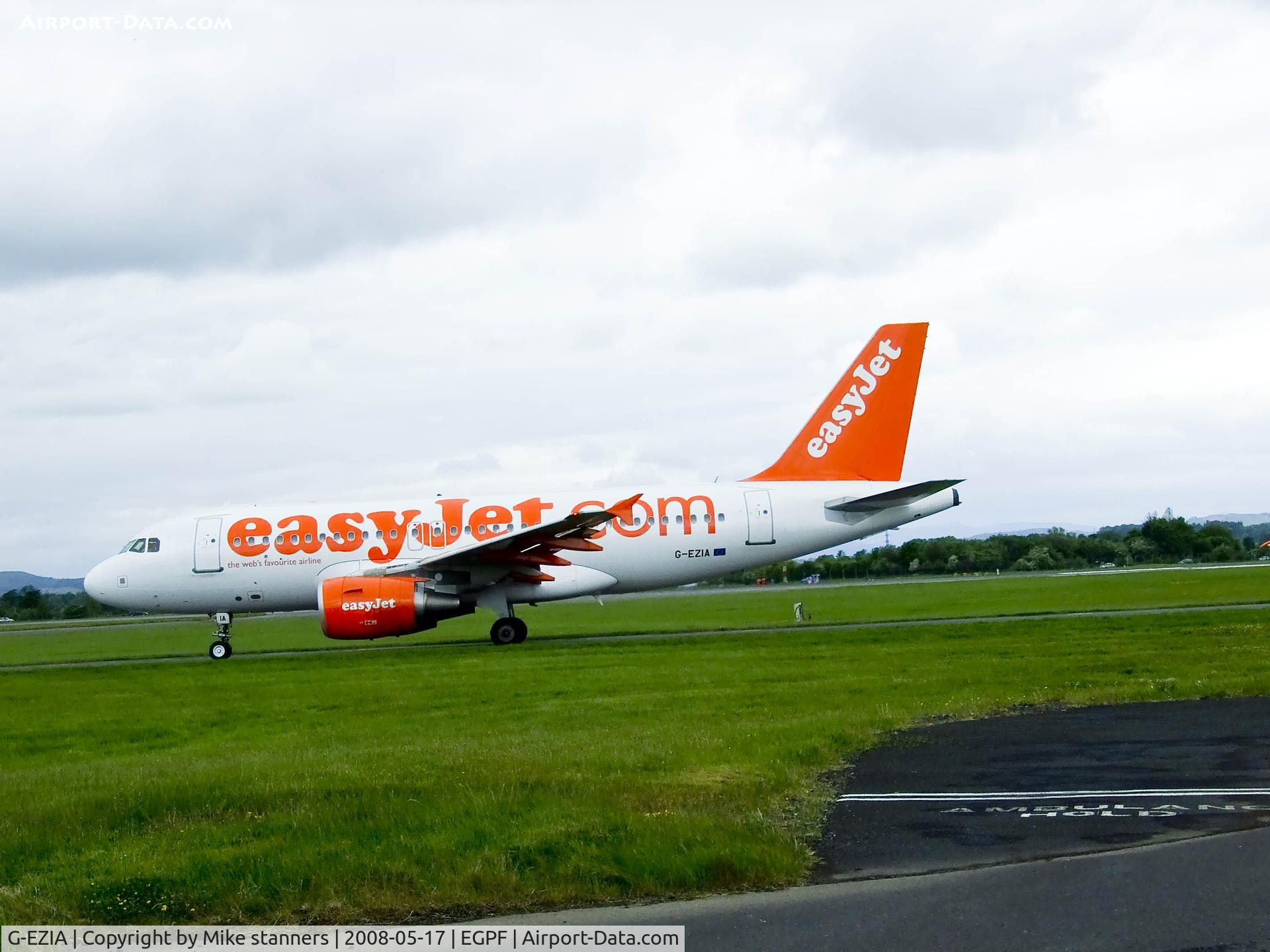 G-EZIA, 2005 Airbus A319-112 C/N 2420, Easyjet A319 Taxiing out at GLasgow on flight EZY6875