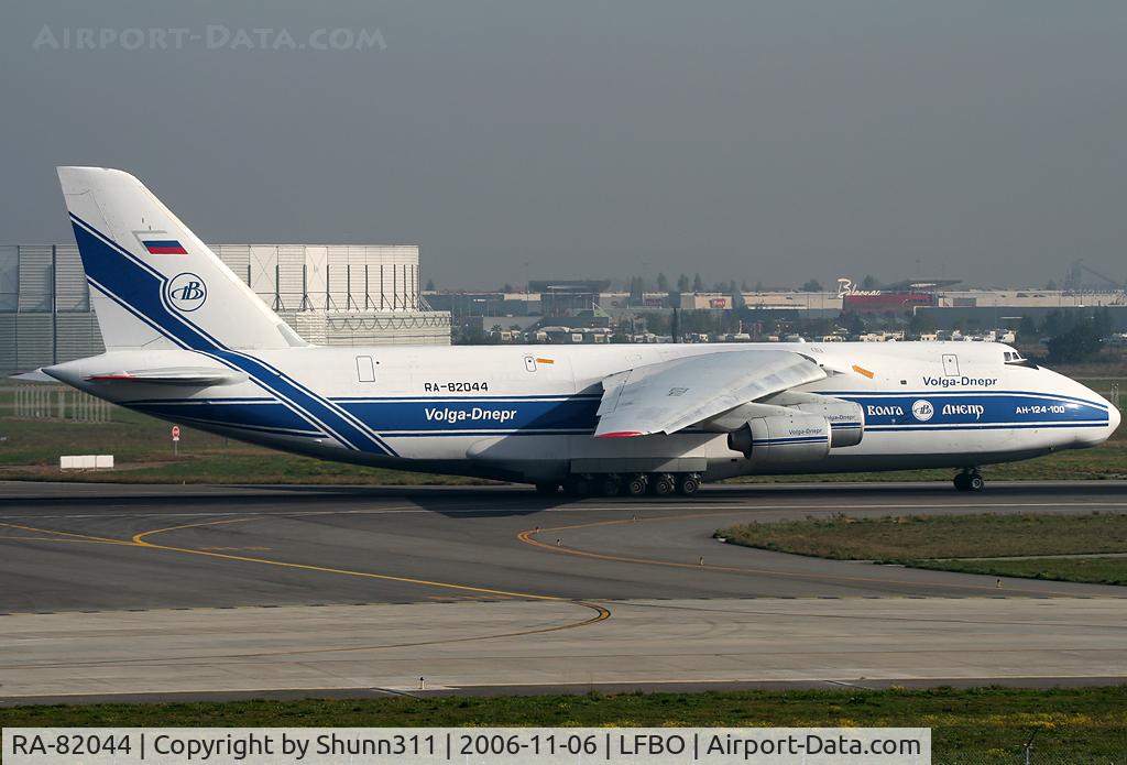 RA-82044, 1991 Antonov An-124-100 Ruslan C/N 9773054155109, Ready for departure rwy 14R