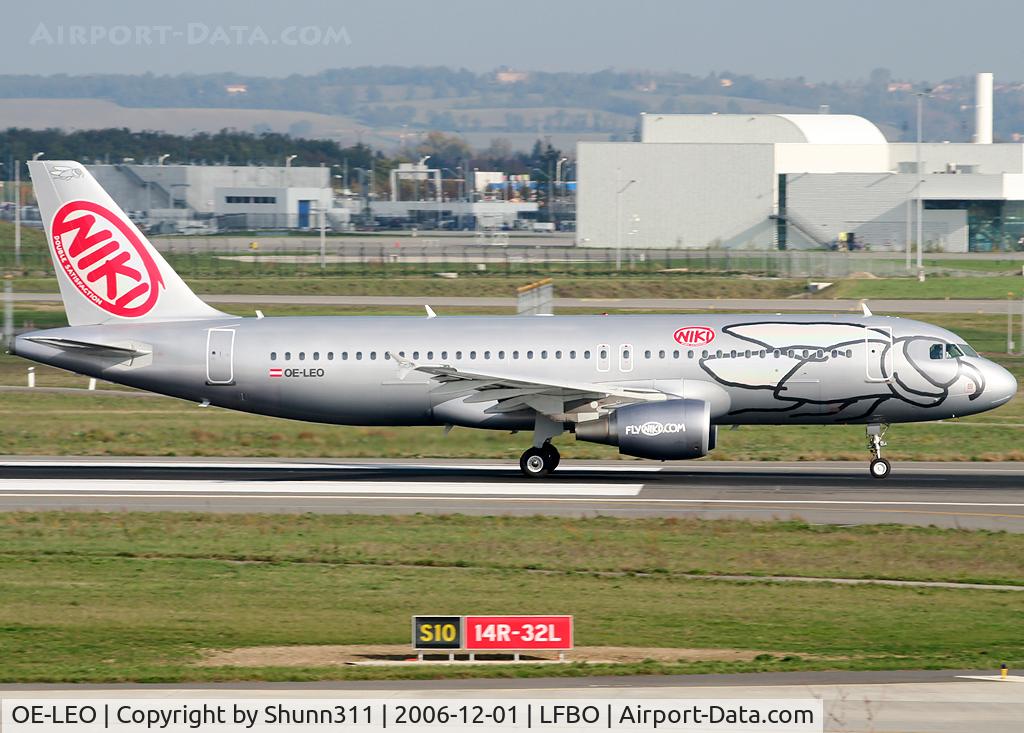 OE-LEO, 2006 Airbus A320-214 C/N 2668, Take off rwy 14R