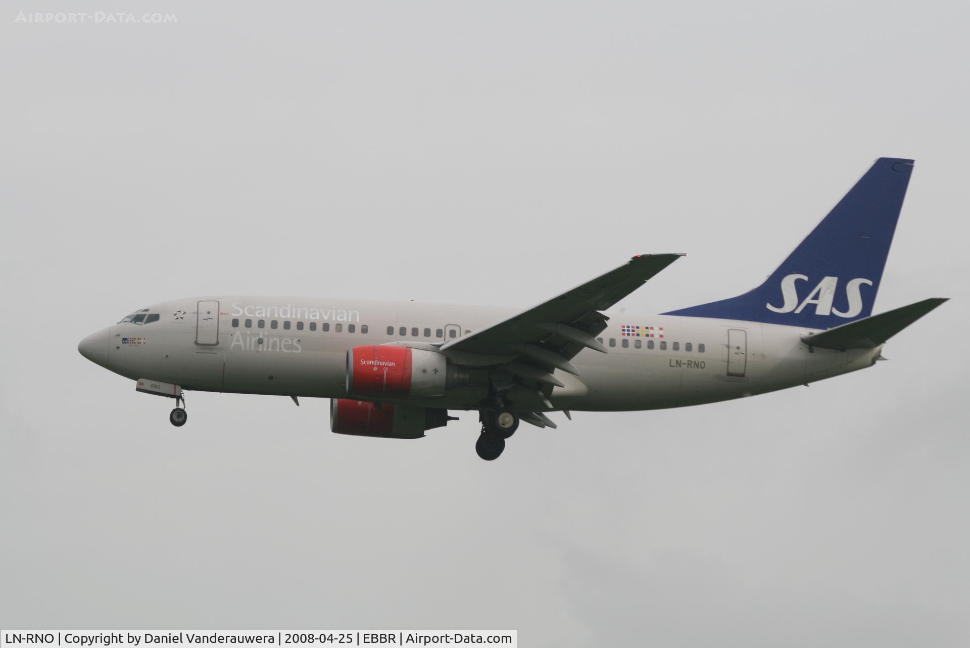 LN-RNO, 1999 Boeing 737-783 C/N 28316, arrival of flight SK4743 to rwy 25L