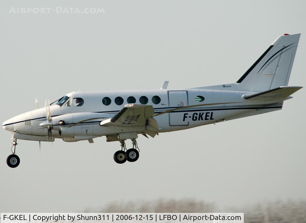 F-GKEL, Beech A100 King Air C/N B-228, Landing rwy 14L