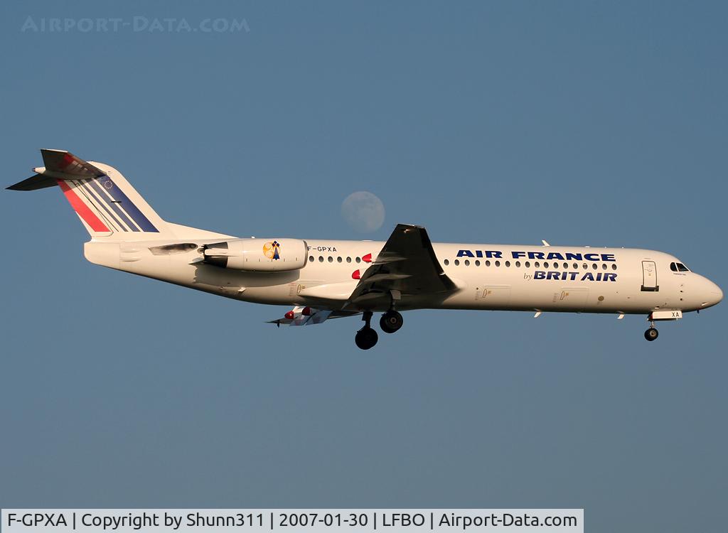 F-GPXA, 1995 Fokker 100 (F-28-0100) C/N 11487, Landing rwy 14R with the moon
