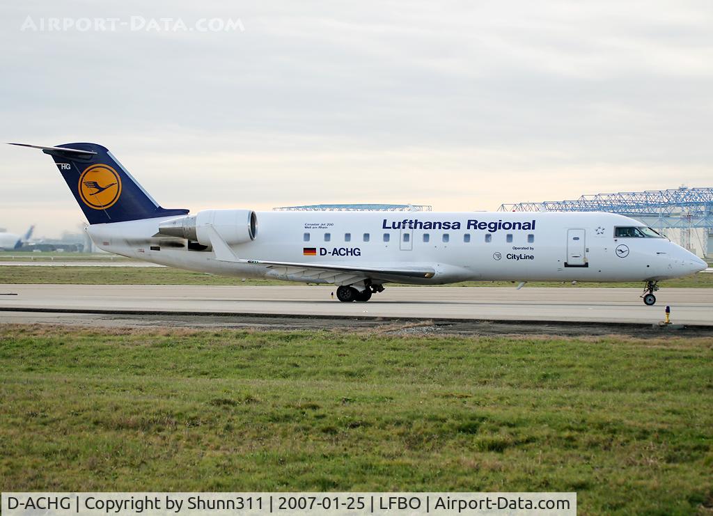 D-ACHG, 2000 Bombardier CRJ-200ER (CL-600-2B19) C/N 7439, Rolling holding point rwy 14L For departure...