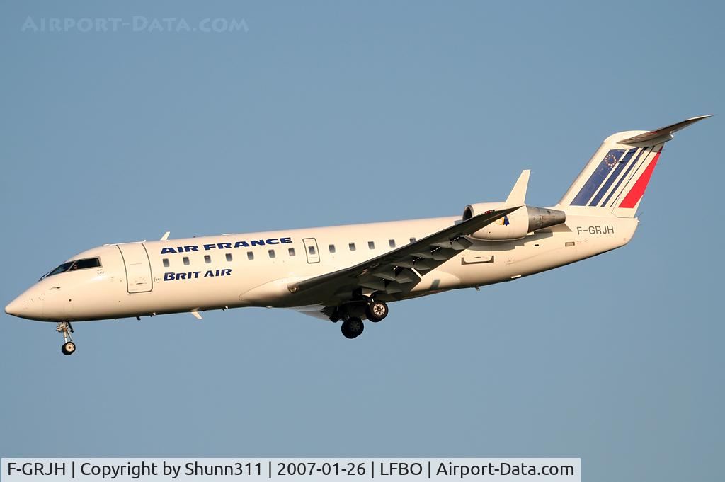 F-GRJH, 1997 Canadair CRJ-100ER (CL-600-2B19) C/N 7162, Landing rwy 32L with old logo