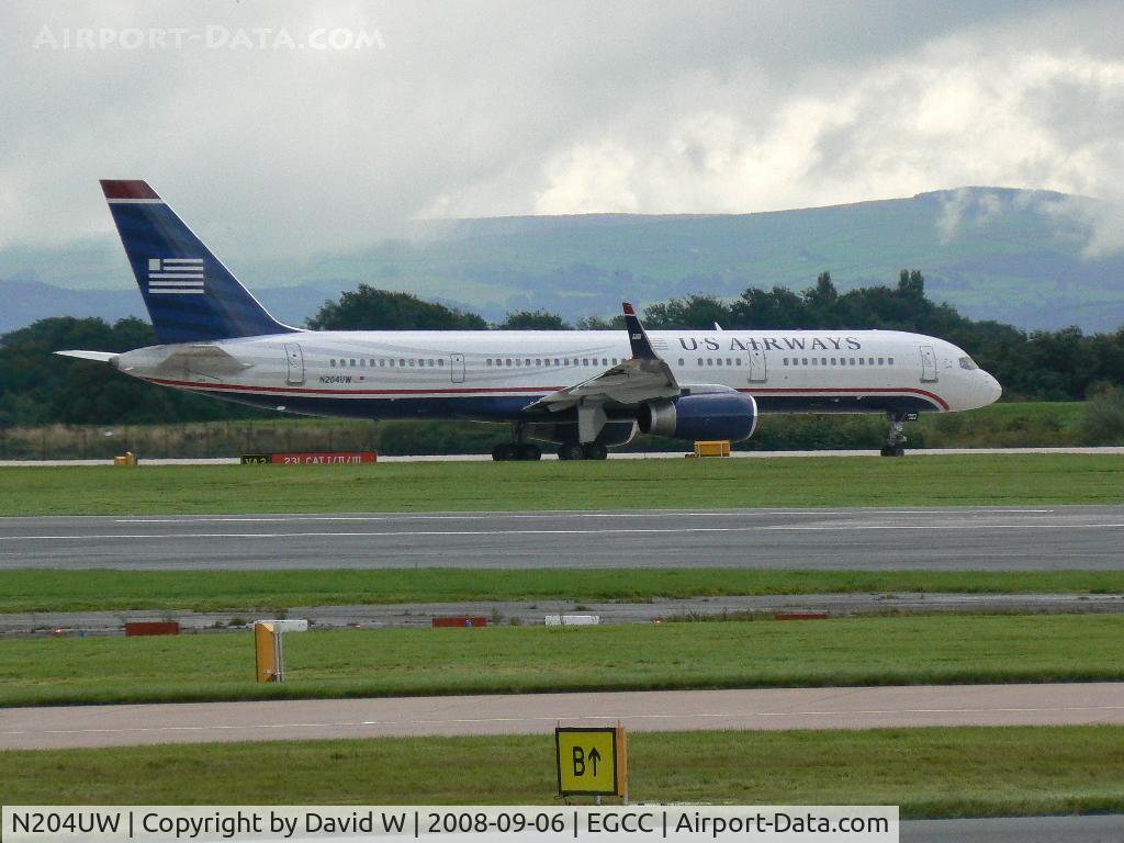 N204UW, 2000 Boeing 757-23N C/N 30886, Taxing to the runway.