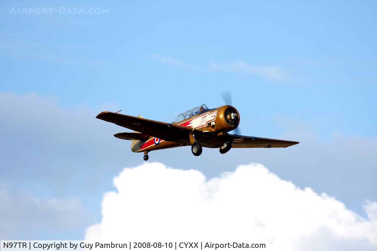 N97TR, 1938 North American AT-6C Texan C/N 88-13587, Bud Granley departing Abbotsford