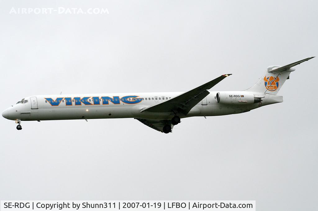 SE-RDG, 1989 McDonnell Douglas MD-83 (DC-9-83) C/N 49856/1675, Landing rwy 32L