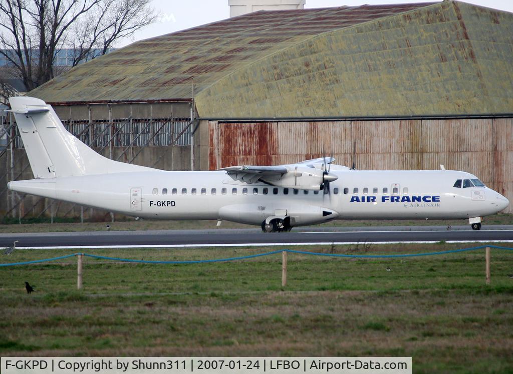 F-GKPD, 1990 ATR 72-202 C/N 177, Rolling holding point rwy 32R for departure...