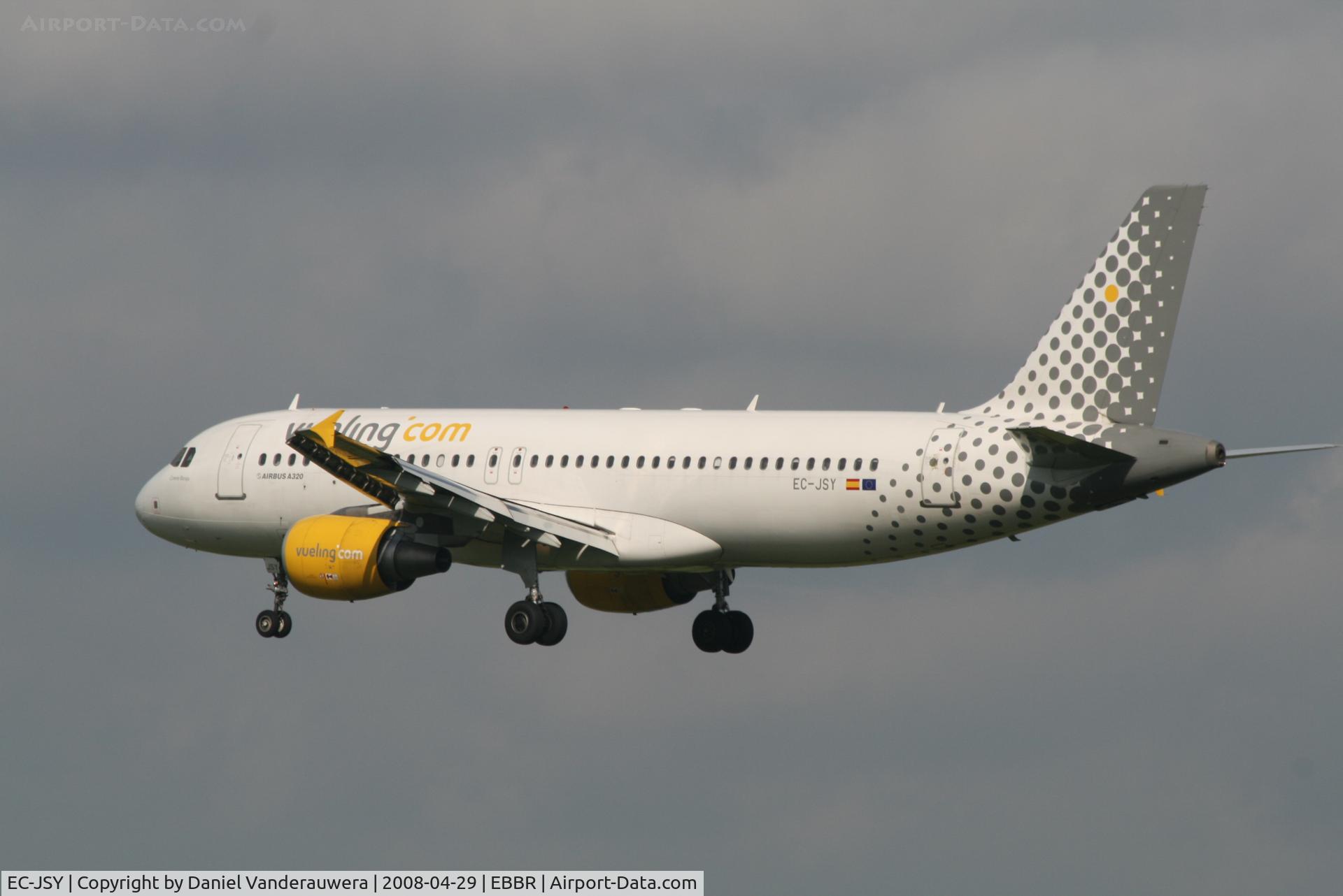EC-JSY, 2006 Airbus A320-214 C/N 2785, flight VY8728 is descending to rwy 25L