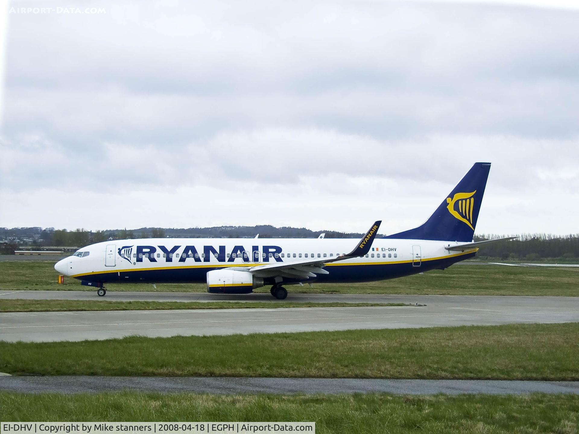 EI-DHV, 2005 Boeing 737-8AS C/N 33582, RYR B737 taxiing to rwy06 at EDI
