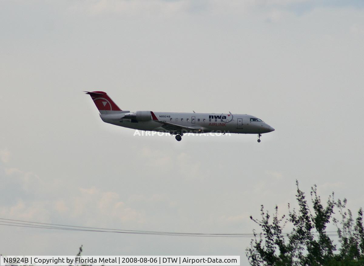 N8924B, 2004 Bombardier CRJ-200 (CL-600-2B19) C/N 7924, Pinnacle CRJ-200