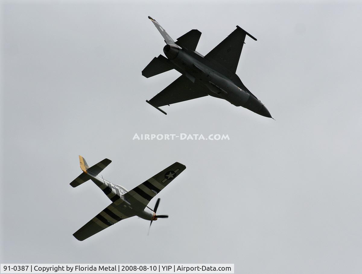 91-0387, 1991 General Dynamics F-16CM Fighting Falcon C/N CC-85, F-16 with P-51 heritage flight