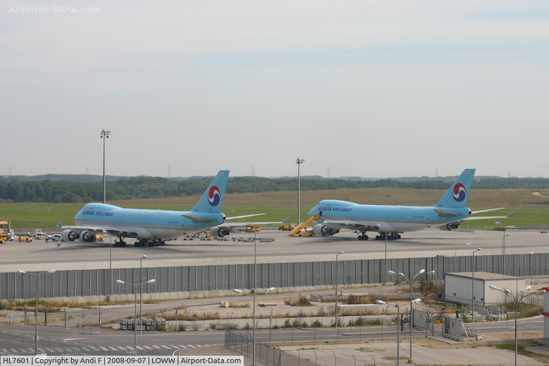 HL7601, 2004 Boeing 747-4B5F/SCD C/N 33949, Widebodys