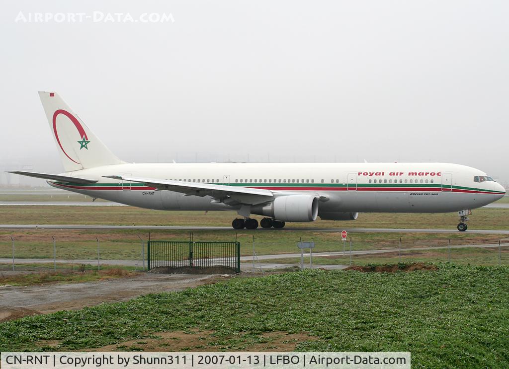 CN-RNT, 2002 Boeing 767-36N/ER C/N 30843, Rolling holding point rwy 32L for departure