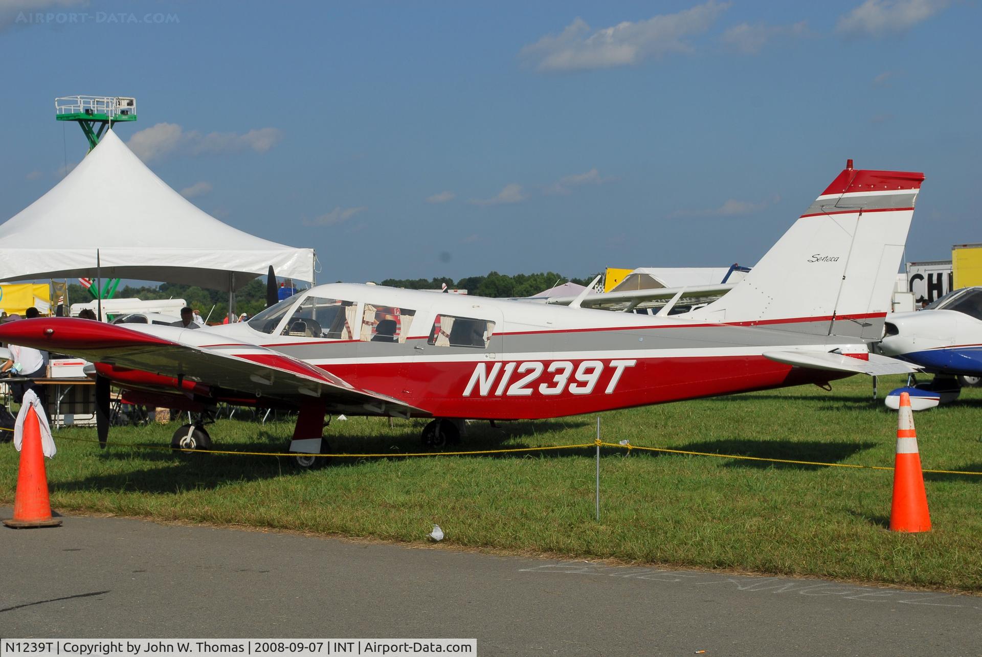 N1239T, 1972 Piper PA-34-200 C/N 34-7250270, Airshow Performance