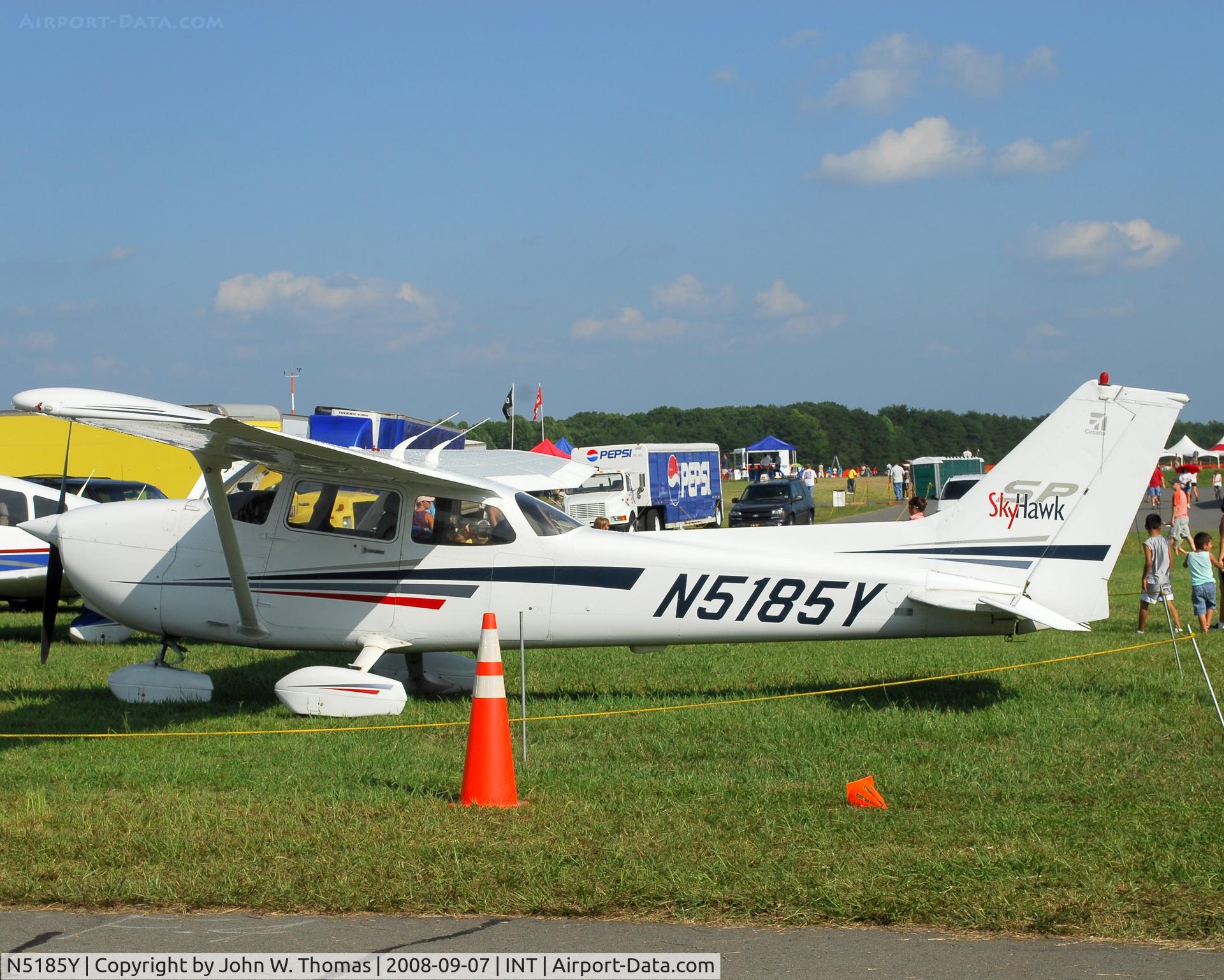 N5185Y, 2002 Cessna 172S C/N 172S9060, Airshow Performance