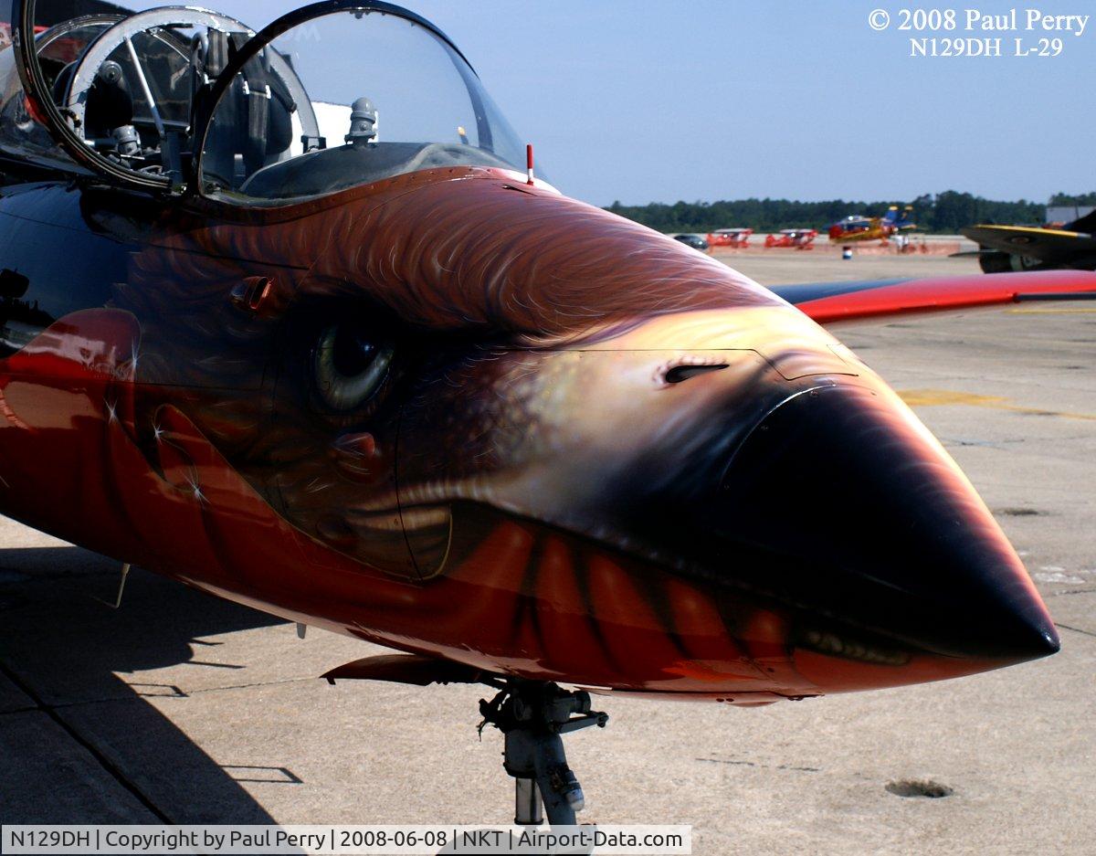 N129DH, 1965 Aero L-29 Delfin C/N 591324, The starboard side, with a darker bird of prey