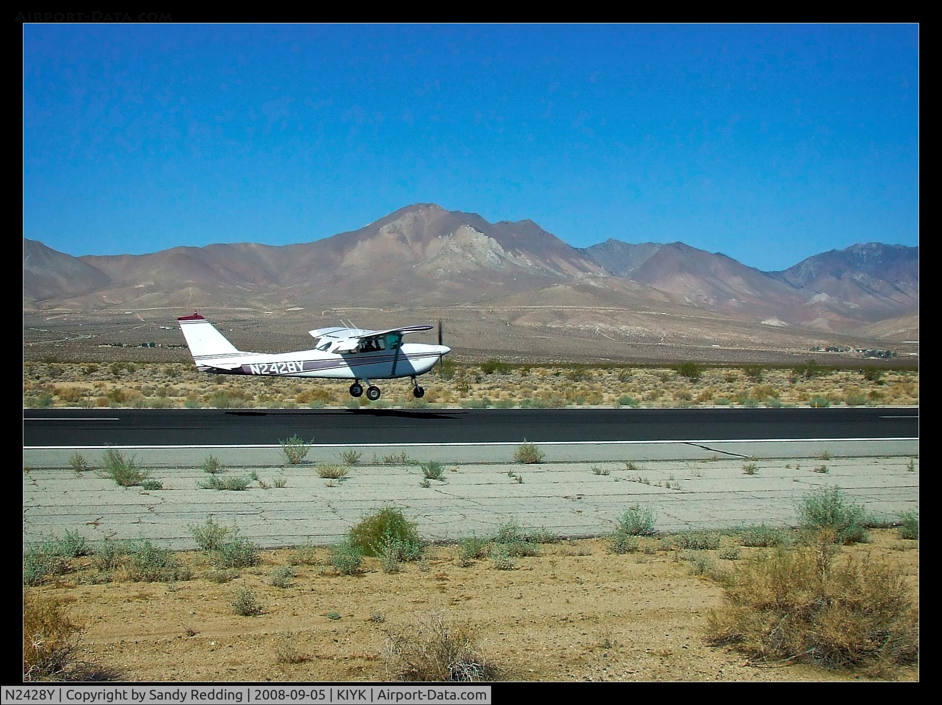 N2428Y, 1962 Cessna 172D C/N 17249728, Touching down at Inyokern.