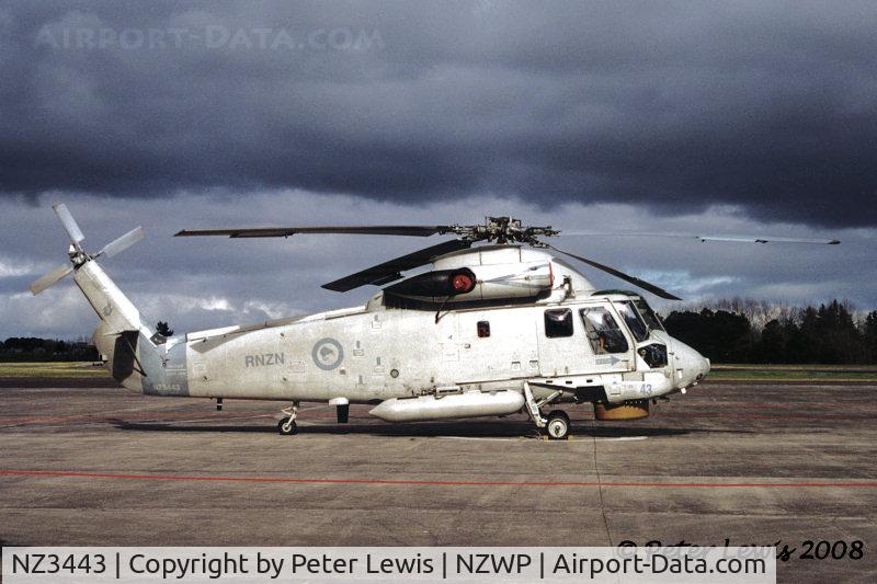 NZ3443, Kaman SH-2F Seasprite C/N 121, RNZN - 2001