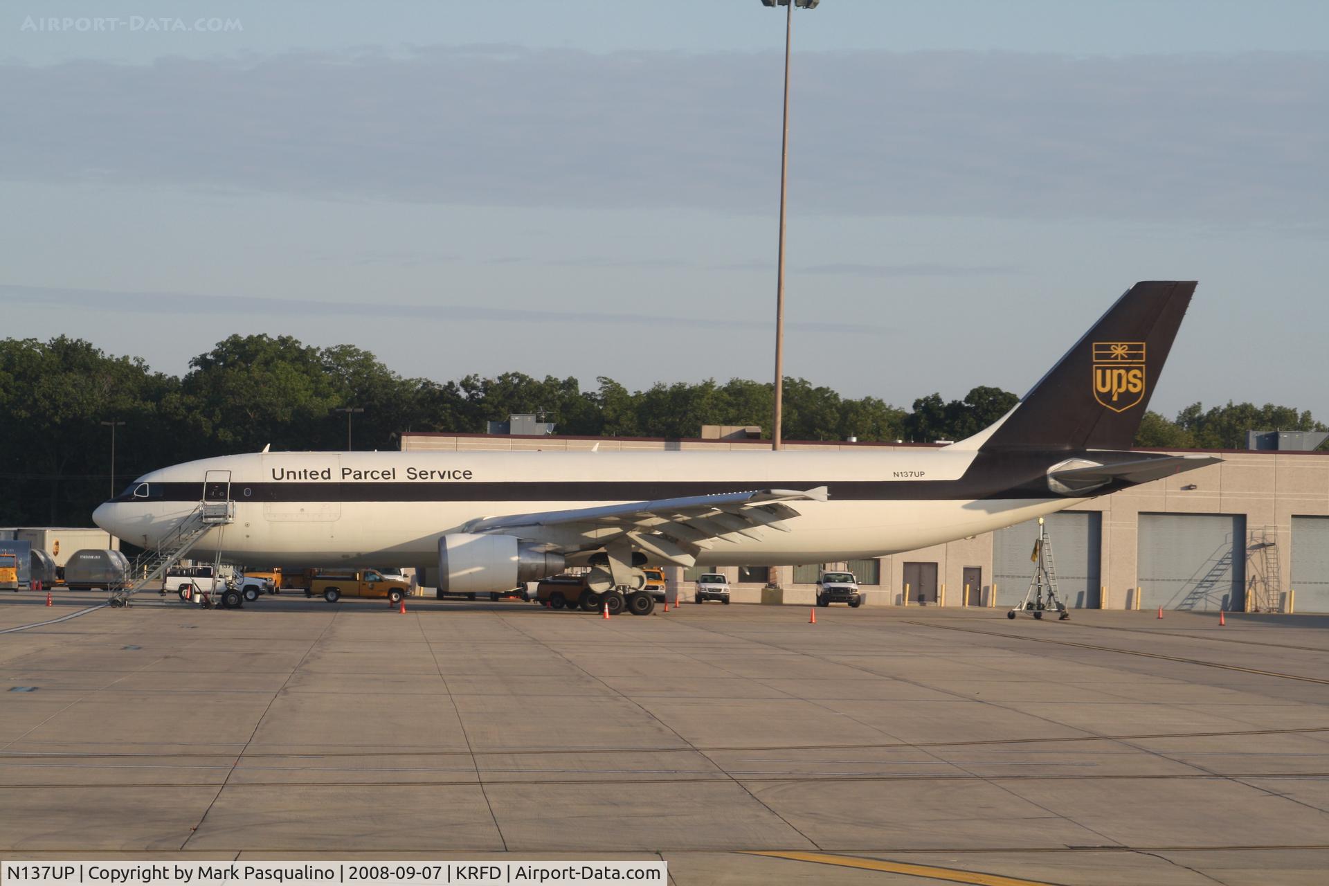 N137UP, 2001 Airbus A300F4-622R C/N 820, Airbus A300F4-622R