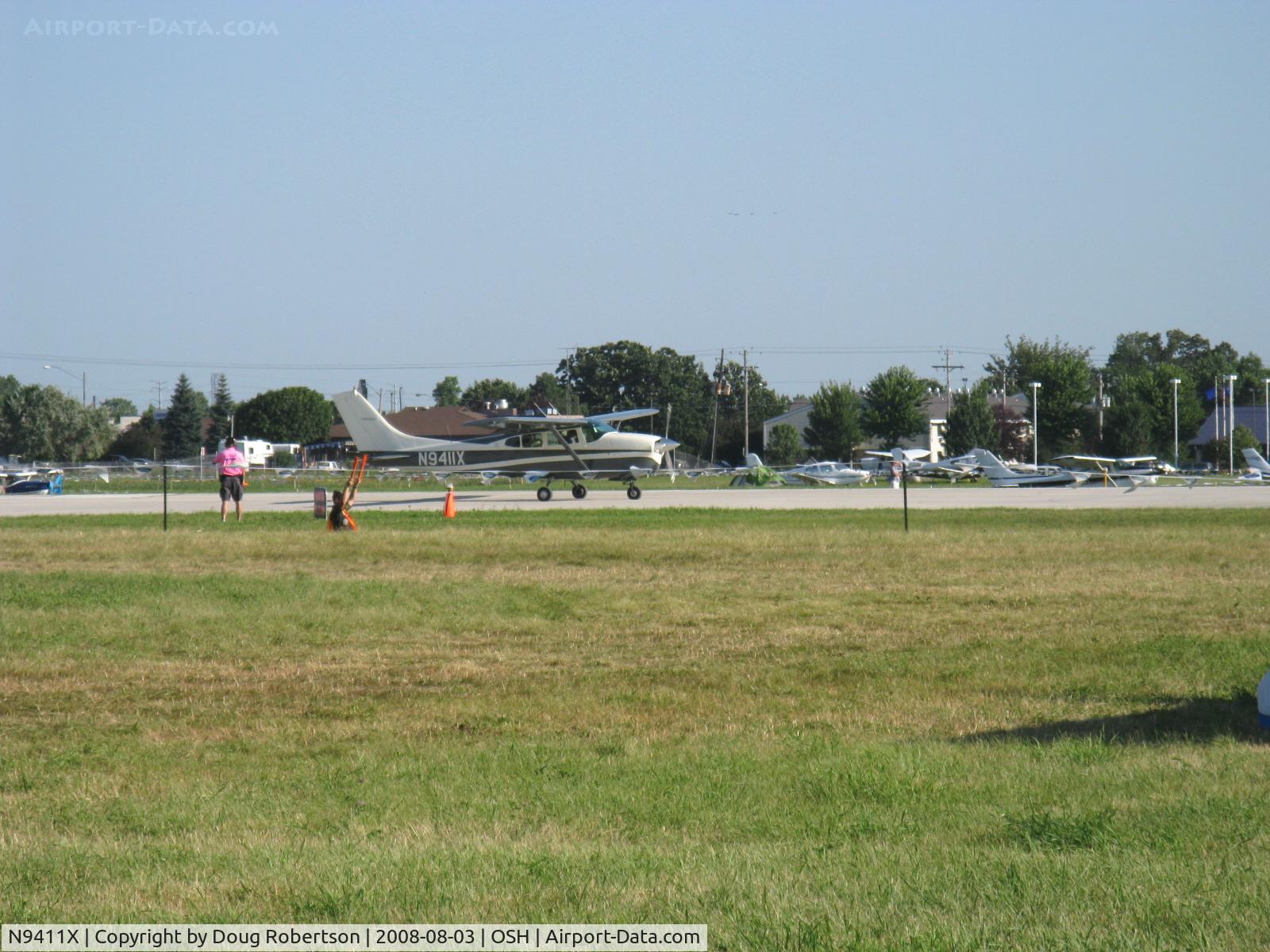 N9411X, 1960 Cessna 210A C/N 21057711, 1960 Cessna 210A, Continental O-470-E 260 Hp, takeoff roll Rwy 09